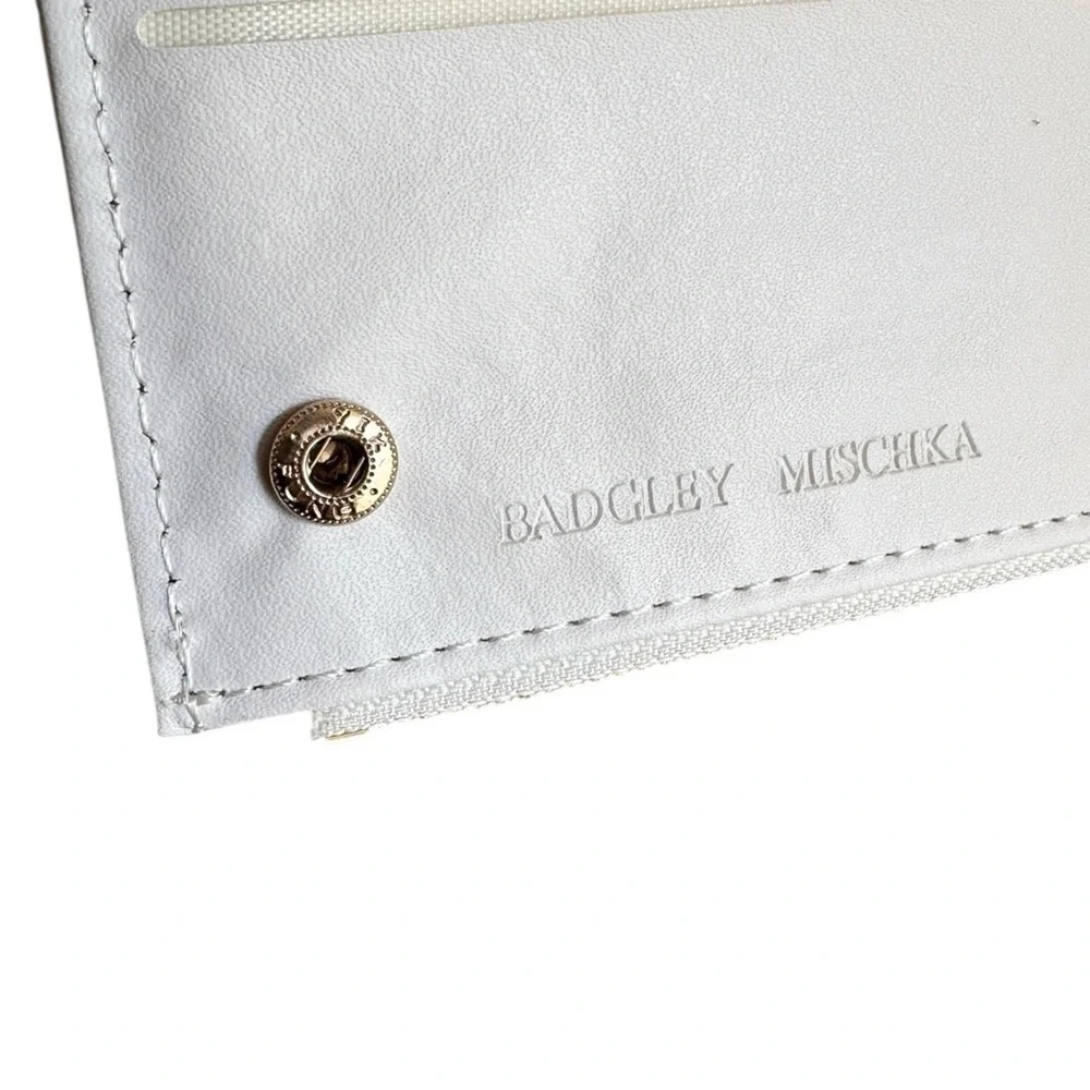 Badgley Mischka Long Cards Wallet NWT White & Gold Classic Quilted Design Slim